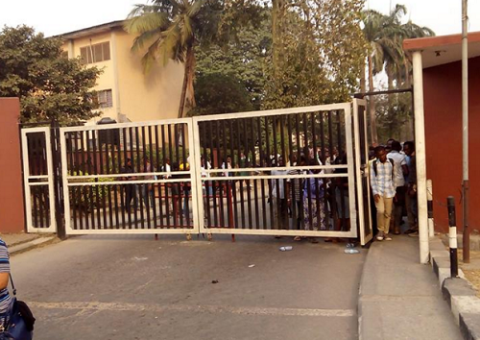 [Photos] UNILAG College of Medicine Students Protest Increase in GP Cut-off Marks