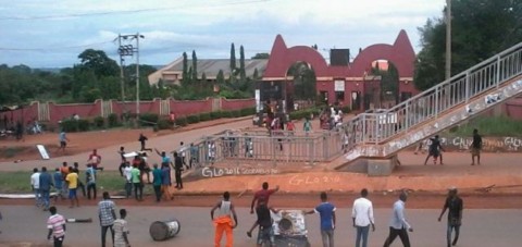 [Just In] Auchi Poly Students On Rampage Over Alleged Killing Of Students – Photos